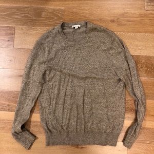 Gap light sweater size L